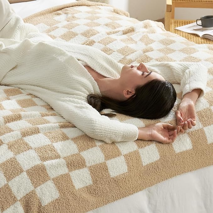 Snuggle Sac Checkered Throw Blanket for Couch, Super Soft, Cozy Warm Knit Blankets, Reversible Fluffy Checker Throws for Sofa, Bed, Checkered Beige, 50x60 Inches