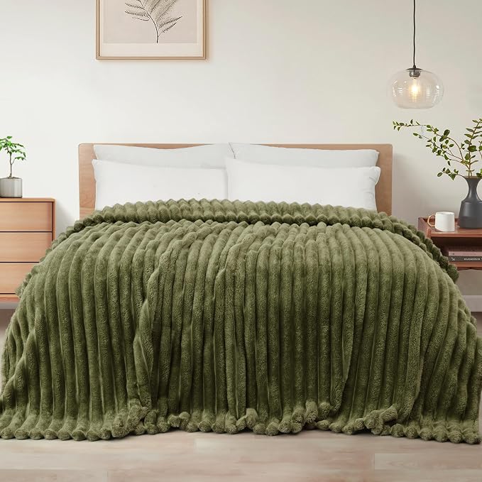 Exclusivo Mezcla Striped California King Size Fleece Blanket for Bed | Soft Breathable Cozy Bed Blankets, Lightweight Plush Fluffy Fuzzy Jacquard Decorative Blankets