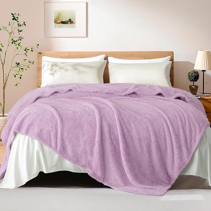 Exclusivo Mezcla Fleece Twin Size Blanket for Couch and Bed, 60" x 80" | Super Soft and Cozy Fluffy Blanket for Women, Lightweight and Fuzzy Blanket for Teens Back to School, Light Purple