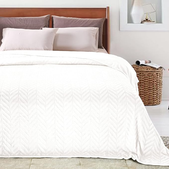 Whale Flotilla Flannel Fleece Fall Bed Blanket Twin XL Size, White | Lightweight Breathable Soft Bedspread, Plush Fluffy Coverlet Chevron Design Decorative Blanket for Home Life, 90x66 Inch