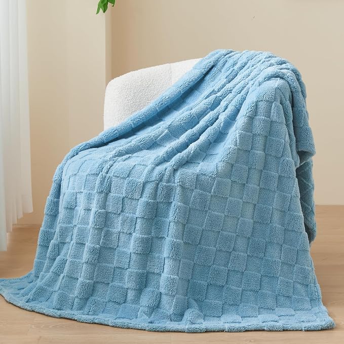 NEWCOSPLAY 3D Checkered Flannel King Blanket, Blue Checkered, 90"x110" | Super Soft Cute Lightweight Decorative Premium Silky Fleece Blanket for Couch Sofa Bed, Gift for Women Men, All Season Use