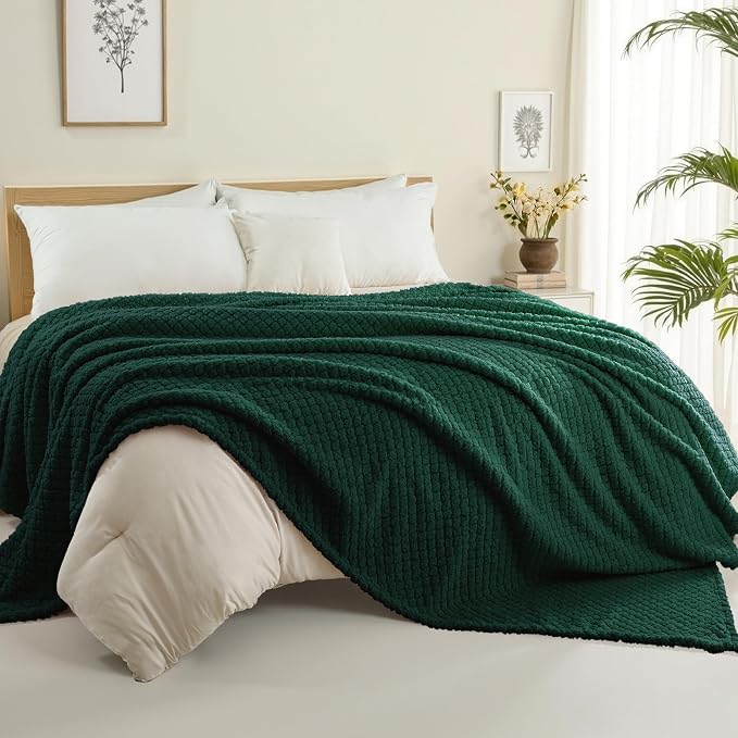 Exclusivo Mezcla Soft Fleece Throw Blanket for Couch, Forest Green | Jacquard Lightweight Cozy Throws for Bed, Sofa, Breathable Decorative Fuzzy Textured All Season Use, 50x60 Inches