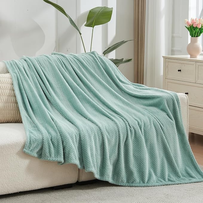 NEWCOSPLAY Fleece Leaves Pattern King Blanket, Mint Green, 90"x110" | Super Soft Throw Blanket, Lightweight Cozy Bed Sofa Blanket, Premium Silky Flannel Fleece, Travel Blanket for All Season Use