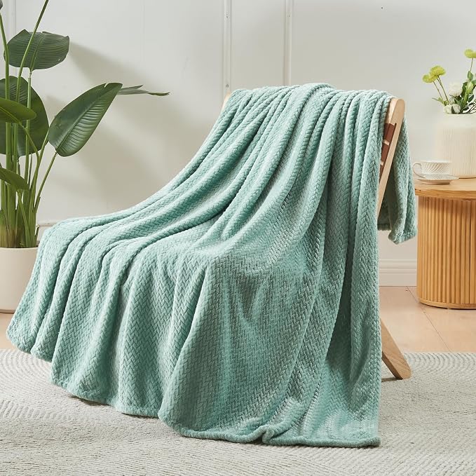 NEWCOSPLAY Fleece Leaves Pattern King Blanket, Mint Green, 90"x110" | Super Soft Throw Blanket, Lightweight Cozy Bed Sofa Blanket, Premium Silky Flannel Fleece, Travel Blanket for All Season Use