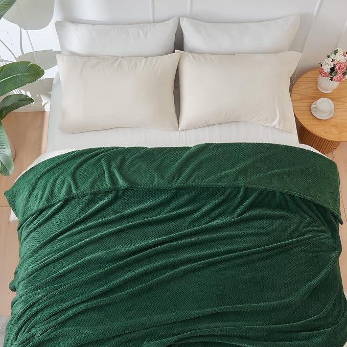 NEWCOSPLAY Fleece Leaves Pattern King Blanket, Dark Green, 90"x110" | Super Soft Throw Blanket, Lightweight Cozy Bed Sofa Blanket, Premium Silky Flannel Fleece, Travel Blanket for All Season Use