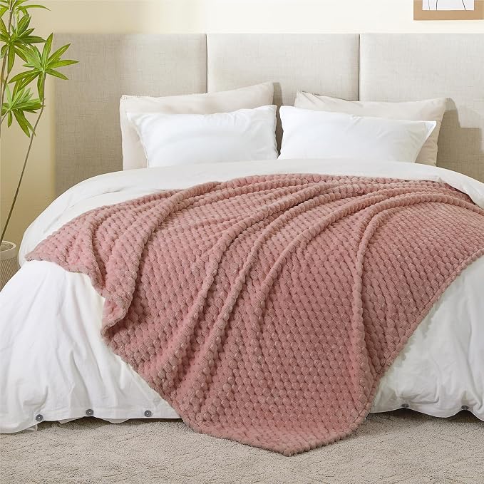 BEDELITE Dusty Pink Throw Blanket for Couch, Soft Gifts for Women, 50 * 60 | 3D Jacquard Decorative Fleece Blanket, Super Soft Plush Throws, Cute Birthday Gift for Women & Men, Suitable for All Seasons