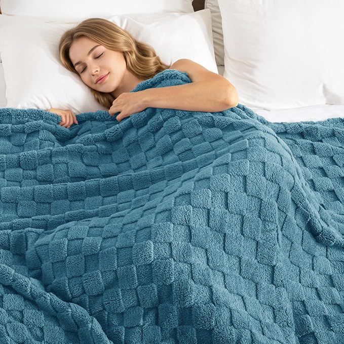 Exclusivo Mezcla 3D Checkered Fleece Queen Blanket for Bed, Slate Blue | Super Soft and Cozy Fluffy Blanket, Lightweight, Breathable, Decorative Blanket for Living Room, Bedroom, All Season, 90"x90"