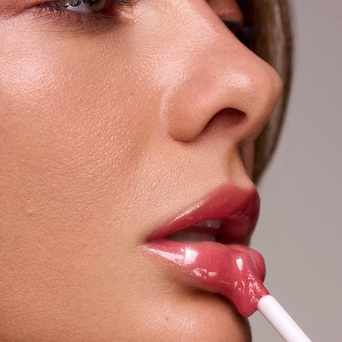 Ogee Beyond Clean Lip Gloss - Certified Organic Lip Gloss for Women - Effortlessly Plump, Hydrate & Add Shine, Daisy - Clear