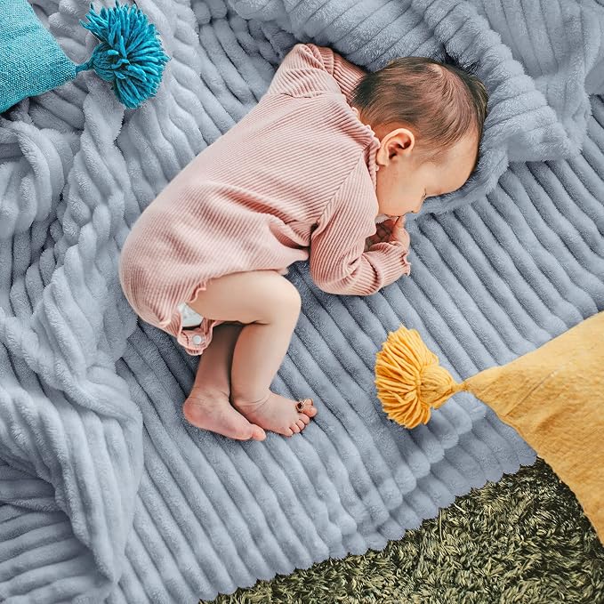 DISSA Fleece Blanket Queen Size – 90x90, Grey – Soft, Plush, Fluffy, Fuzzy, Warm, Cozy – Perfect Throw for Couch, Bed, Sofa - with Pompom Fringe - Flannel Blanket