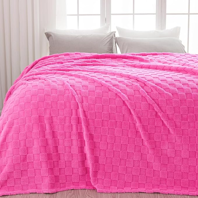NEWCOSPLAY 3D Checkered Flannel King Blanket, Hot Pink Checkered, 90"x110" | Super Soft Cute Lightweight Decorative Premium Silky Fleece Blanket for Couch Sofa Bed, Gift for Women Men, All Season Use