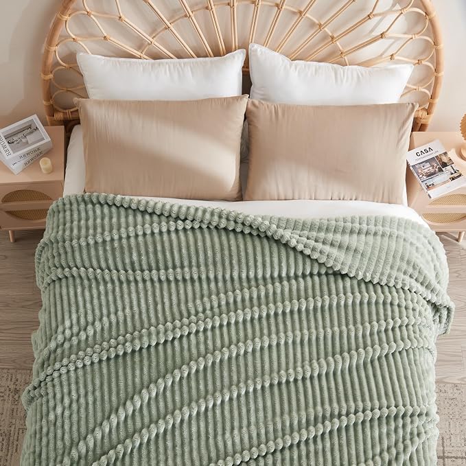 NEWCOSPLAY Fleece Ribbed Cozy King Blanket for Couch, Sage Green, 90"x110" | Premium Silky Flannel Blanket, Soft Lightweight Fluffy Throw Blanket for Bed Sofa Decor, Gift for All Season Use
