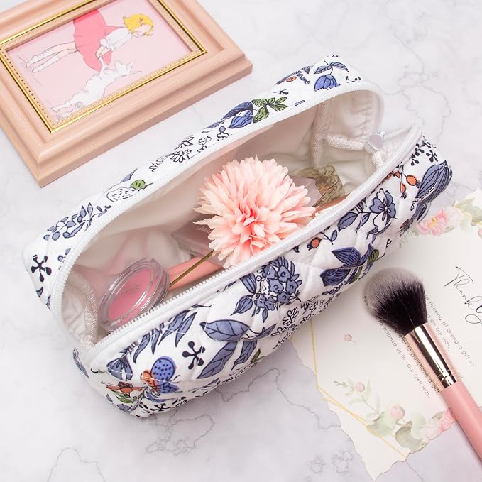 PAZIMIIK Small Quilted Makeup Bag,Zipper Cosmetic Pouch,Leaf White | Lightweight Cosmetic Bag Organizer for Women,Purse Storage Holds Makeup,Toiletries,Skincare,Beauty Essentials,Travel Items