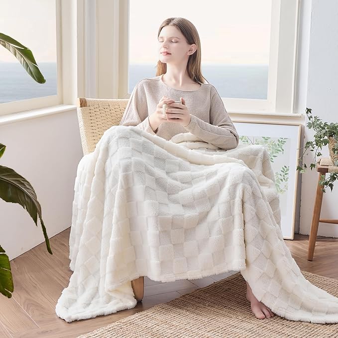 NEWCOSPLAY 3D Checkered Flannel Twin Blanket, Ivory Checkered, 60"x80" | Super Soft Cute Lightweight Decorative Premium Silky Fleece Blanket for Couch Sofa Bed, Gift for Women Men, All Season Use