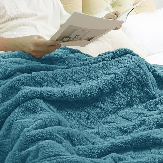 Exclusivo Mezcla 3D Checkered Fleece Throw Blanket for Couch, Slate Blue | Super Soft and Cozy Fluffy Throw, Lightweight and Breathable, Cute Fuzzy Blanket for Sofa, Home Decor, All Season, 50"x60"