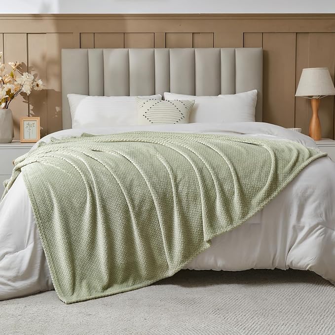 NEWCOSPLAY Fleece Leaves Pattern Throw Blanket, Sage Green, 50"x60" | Super Soft Throw Blanket, Lightweight Cozy Bed Sofa Blanket, Premium Silky Flannel Fleece, Travel Blanket for All Season Use