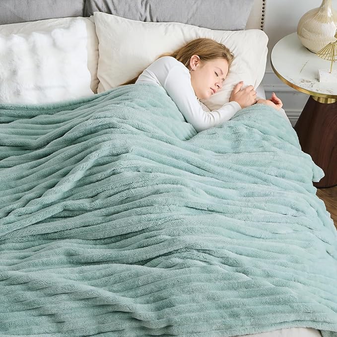 NEWCOSPLAY Fleece Ribbed Cozy Queen Blanket for Couch, Mint Green, 90"x90" | Premium Silky Flannel Blanket, Soft Lightweight Fluffy Throw Blanket for Bed Sofa Decor, Gift for All Season Use