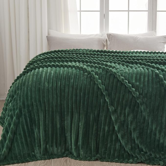 NEWCOSPLAY Fleece Ribbed Cozy Twin Blanket for Couch, Dark Green, 60"x80" | Premium Silky Flannel Blanket, Soft Lightweight Fluffy Throw Blanket for Bed Sofa Decor, Gift for All Season Use