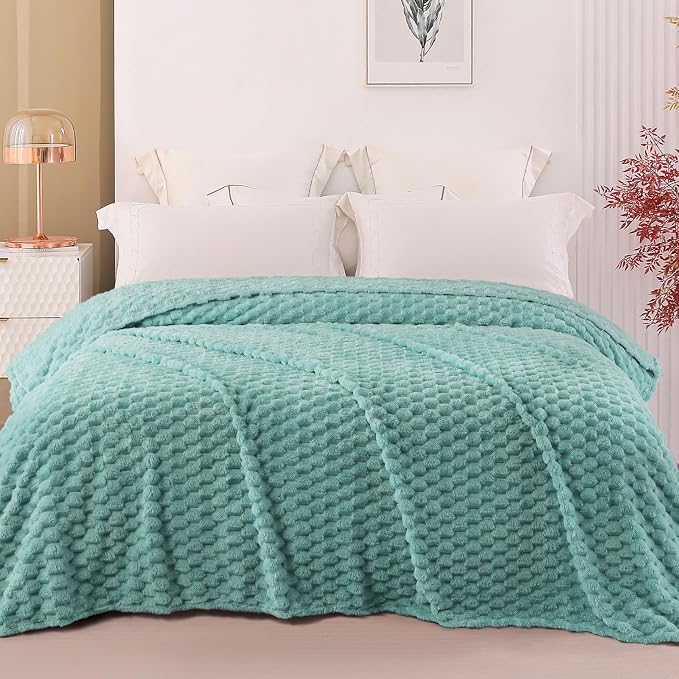 Exclusivo Mezcla 3D Fleece King Size Blanket for Bed, Celadon | Extra Soft Fuzzy Plush Lightweight Bed Blankets, Cozy Fluffy Decorative Blankets for All Seasons, 90x104 Inches