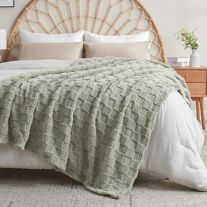 NEWCOSPLAY 3D Checkered Flannel Twin Blanket, Sage Green, 60"x80" | Super Soft Cute Lightweight Decorative Premium Silky Fleece Blanket for Couch Sofa Bed, Gift for Women Men, All Season Use