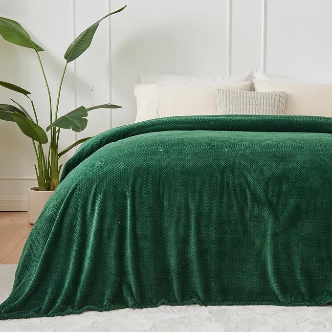 NEWCOSPLAY Fleece Leaves Pattern King Blanket, Dark Green, 90"x110" | Super Soft Throw Blanket, Lightweight Cozy Bed Sofa Blanket, Premium Silky Flannel Fleece, Travel Blanket for All Season Use