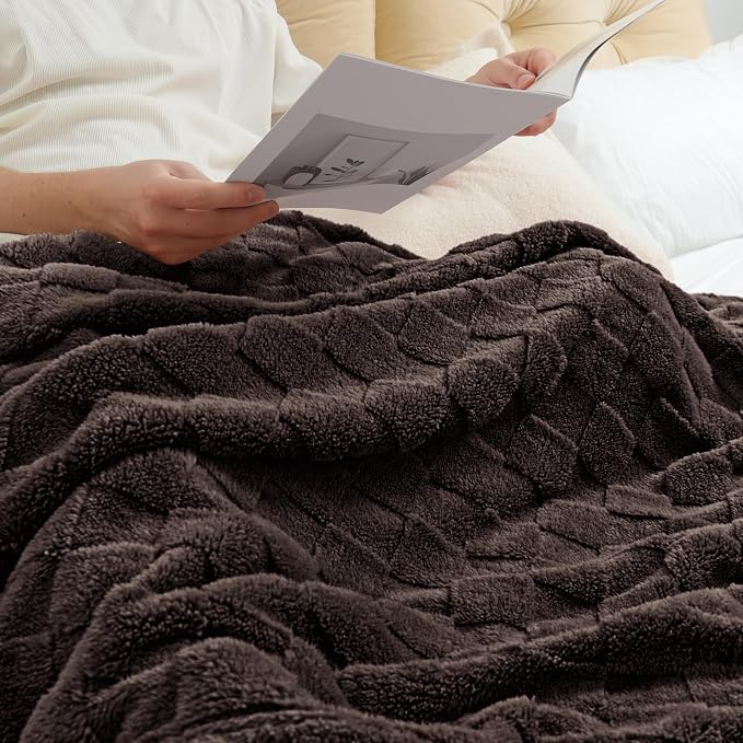 Exclusivo Mezcla 3D Checkered Fleece Throw Blanket for Couch, Coffee | Super Soft and Cozy Fluffy Throw, Lightweight and Breathable, Cute Fuzzy Blanket for Sofa, Home Decor, All Season, 50"x60"