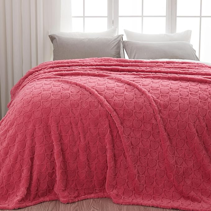 NEWCOSPLAY 3D Heart Checkered Flannel King Blanket, Coral Pink, 90"x110" | Super Soft Cute Lightweight Decorative Premium Silky Fleece Blanket for Couch Sofa Bed, Gift for Women Men, All Season Use