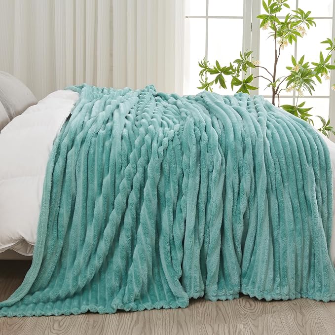 NEWCOSPLAY Fleece Ribbed Cozy King Blanket for Couch, Dusty Sage, 90"x110" | Premium Silky Flannel Blanket, Soft Lightweight Fluffy Throw Blanket for Bed Sofa Decor, Gift for All Season Use