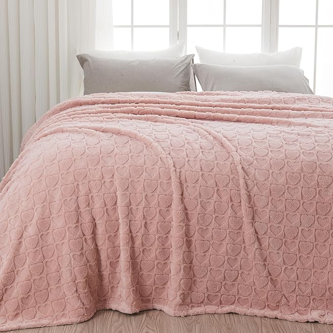 NEWCOSPLAY 3D Heart Checkered Flannel King Blanket, Dusty Pink, 90"x110" | Super Soft Cute Lightweight Decorative Premium Silky Fleece Blanket for Couch Sofa Bed, Gift for Women Men, All Season Use