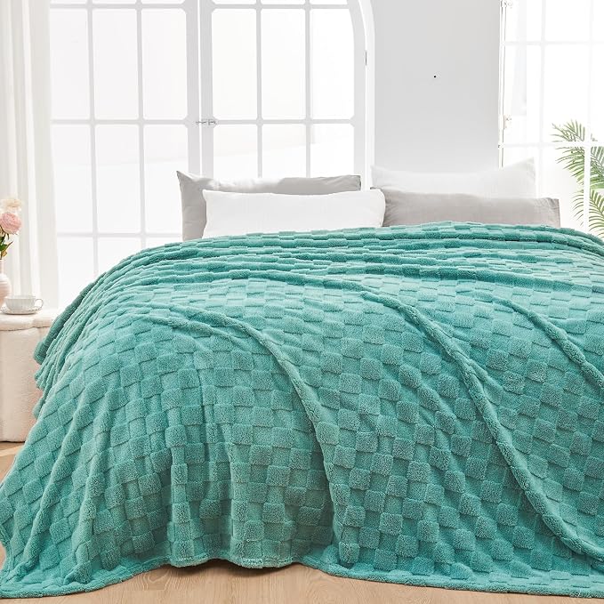 NEWCOSPLAY 3D Checkered Flannel Queen Blanket, Mint Green, 90"x90" | Super Soft Cute Lightweight Decorative Premium Silky Fleece Blanket for Couch Sofa Bed, Gift for Women Men, All Season Use