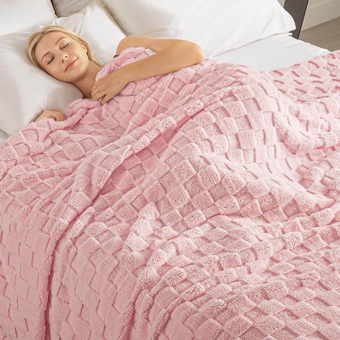 Exclusivo Mezcla 3D Checkered Fleece King Blanket for Bed, Pink | Super Soft and Cozy Fluffy Blanket, Lightweigh and Breathable Blanket for Living Room, Bedroom, Decor, All Season, 104"x90"