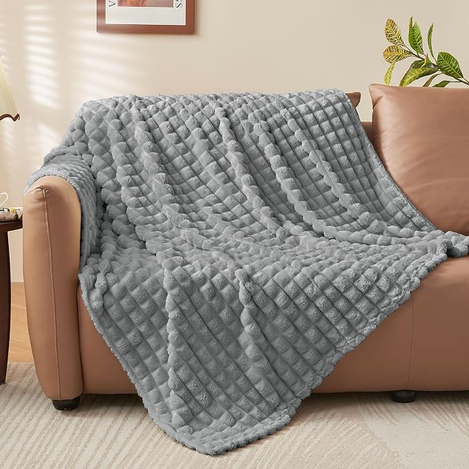 BEDELITE 3D Checked Grey Fleece Throw Blanket for Couch, 50x70 Inch | Soft Warm Fuzzy Fluffy Blanket for Bed Sofa, Lightweight Plush Cozy Blankets for Home Room Decor, Gift for Women, All Season