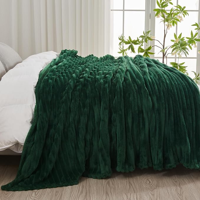 NEWCOSPLAY Fleece Ribbed Cozy Queen Blanket for Couch, Dark Green, 90"x90" | Premium Silky Flannel Blanket, Soft Lightweight Fluffy Throw Blanket for Bed Sofa Decor, Gift for All Season Use