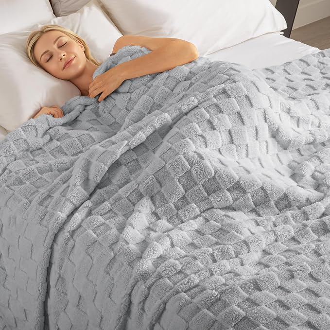 Exclusivo Mezcla 3D Checkered Fleece Queen Blanket for Bed, Light Grey | Super Soft and Cozy Fluffy Blanket, Lightweight, Breathable, Decorative Blanket for Living Room, Bedroom, All Season, 90"x90"