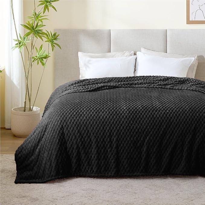 BEDELITE Black King Blanket for Bed, Soft Cozy Gifts for Women, 108 * 90 | 3D Jacquard Decorative Fleece Blanket, Super Soft Plush Throws, Cute Birthday Gift for Women & Men, Suitable for All Seasons