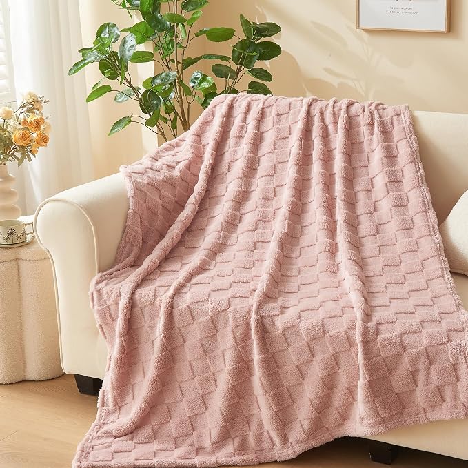 NEWCOSPLAY 3D Checkered Flannel Throw Blanket, Pink Checkered, 50"x70" | Super Soft Cute Lightweight Decorative Premium Silky Fleece Blanket for Couch Sofa Bed, Gift for Women Men, All Season Use