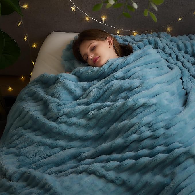NEWCOSPLAY Fleece Ribbed Cozy King Blanket for Couch, Blue, 90"x110" | Premium Silky Flannel Blanket, Soft Lightweight Fluffy Throw Blanket for Bed Sofa Decor, Gift for All Season Use