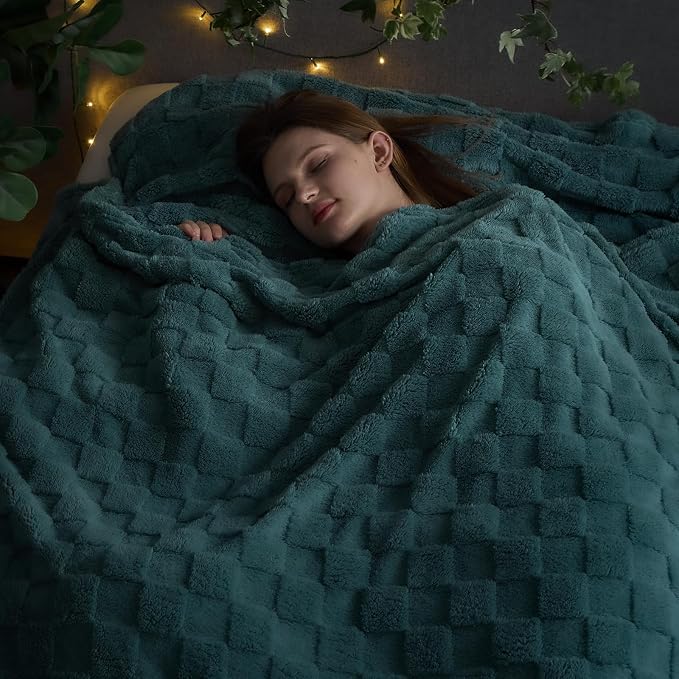 NEWCOSPLAY 3D Checkered Flannel Queen Blanket, Light Teal, 90"x90" | Super Soft Cute Lightweight Decorative Premium Silky Fleece Blanket for Couch Sofa Bed, Gift for Women Men, All Season Use