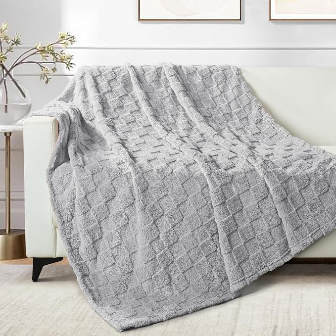 Exclusivo Mezcla 3D Checkered Fleece Throw Blanket for Couch, Light Grey | Super Soft and Cozy Fluffy Throw, Lightweight and Breathable, Cute Fuzzy Blanket for Sofa, Home Decor, All Season, 50"x60"