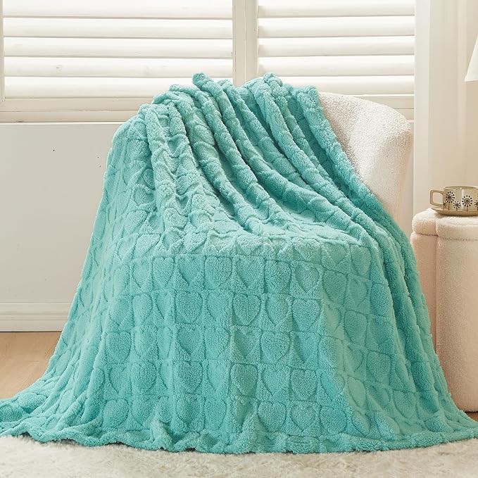 NEWCOSPLAY 3D Heart Checkered Flannel Throw Blanket, Sage Green, 50"x70" | Super Soft Cute Lightweight Decorative Premium Silky Fleece Blanket for Couch Sofa Bed, Gift for Women Men, All Season Use