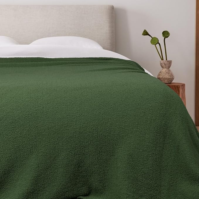 Dark Green Blanket Warm Queen Size Fuzzy Knitted Oversized Luxury Bed Blankets, Soft Throw for Bed, Lightweight Plush for Cozy Nights (Dark Green, 90x90)