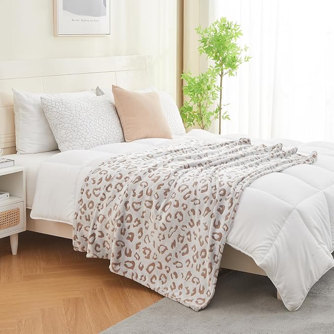 Flannel Cheetah Print Throw Blanket, 50 x 60 Inches, Brown Leopard | Lightweight Super Soft Cozy Plush Fleece Blanket for Women