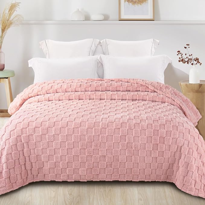 Exclusivo Mezcla 3D Checkered Fleece Queen Blanket for Bed, Pink | Super Soft and Cozy Fluffy Blanket, Lightweight, Breathable, Decorative Blanket for Living Room, Bedroom, All Season, 90"x90"