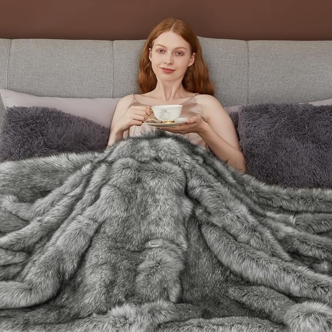 Luxury 1000GSM Faux Fur Throw Blanket, Super Heavy Thick Warm Cozy Blankets for Couch Bed Sofa, Plush Fuzzy Elegant Soft Reversible Mink Blanket for Living Room Bedroom, 50''x60'',White&Grey