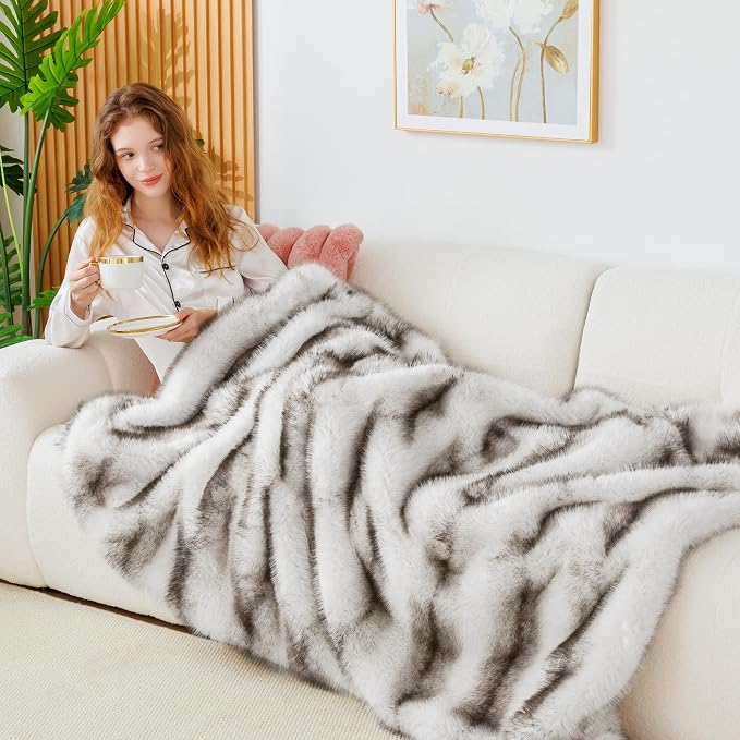 Luxury 1000GSM Faux Fur Throw Blanket, Super Thick Warm Cozy Heavy Blankets for Couch Bed Sofa, Plush Fuzzy Elegant Winter Reversible Mink Blanket for Living Room Bedroom 50''x60'', Black