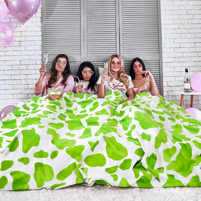 HSEEC Green Throw Blankets Fleece Soft Blankets & Throws Super Soft Plush Blanket Twin Size