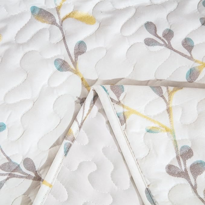 Exclusivo Mezcla Reversible Floral Quilted Throw Blanket, 50"x 60" | Lightweight Summer Quilt Throw, Designed for Bed/ Couch/ Sofa, White Vintage Pattern