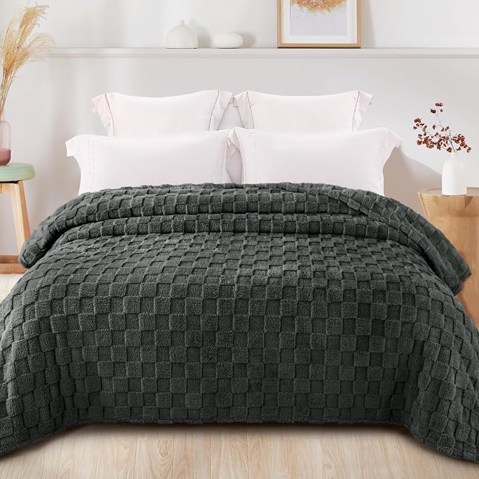 Exclusivo Mezcla 3D Checkered Fleece Twin Blanket for Bed, Dark Grey | Super Soft and Cozy Fluffy Bed Blanket, Cute Fuzzy Blanket for Teens Back to School, Dorm Essentials, All Season, 60"x80"