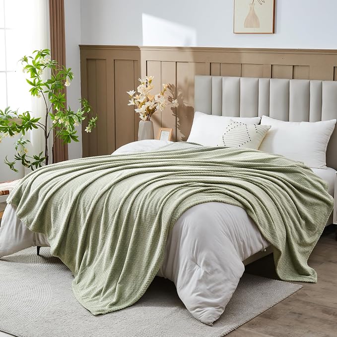 NEWCOSPLAY Fleece Leaves Pattern Queen Blanket, Sage Green, 90"x90" | Super Soft Throw Blanket, Lightweight Cozy Bed Sofa Blanket, Premium Silky Flannel Fleece, Travel Blanket for All Season Use