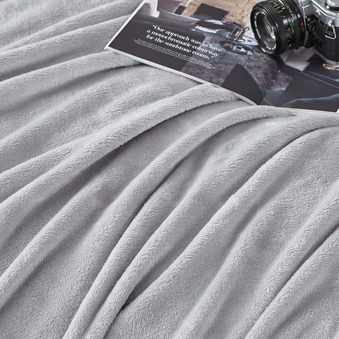 Hansleep Throw Light Grey Fleece Blanket, Soft Flannel Bed Blanket | Fuzzy Cozy Blanket 50x60 Inches, Multi-use for Bed, Sofa, Couch, Travel, Camping, All Season Warm Lightweight Cover