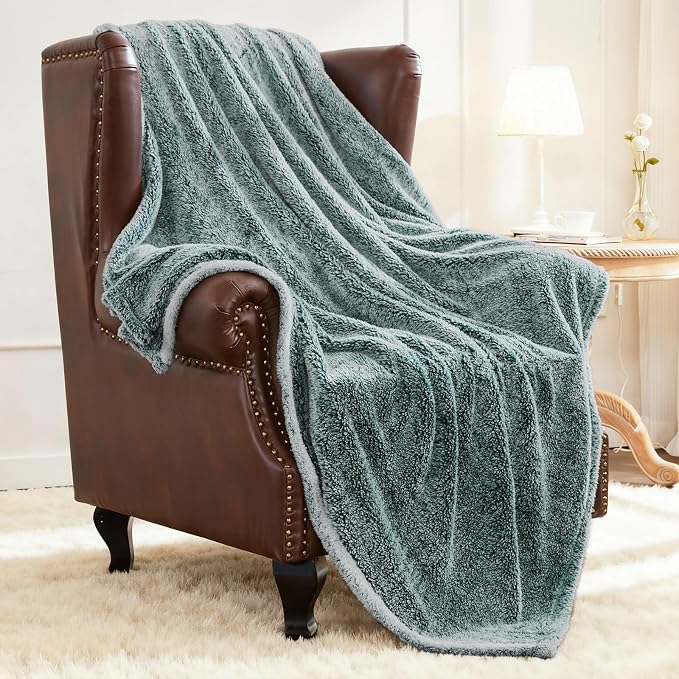 Exclusivo Mezcla Fuzzy Large Fleece Throw Blanket for Couch, Mixed Green | 50x70 Inches, Super Soft and Cozy Throw, Plush Fluffy Blanket for Sofa, Bed, Bedroom, Home Decor, All Season